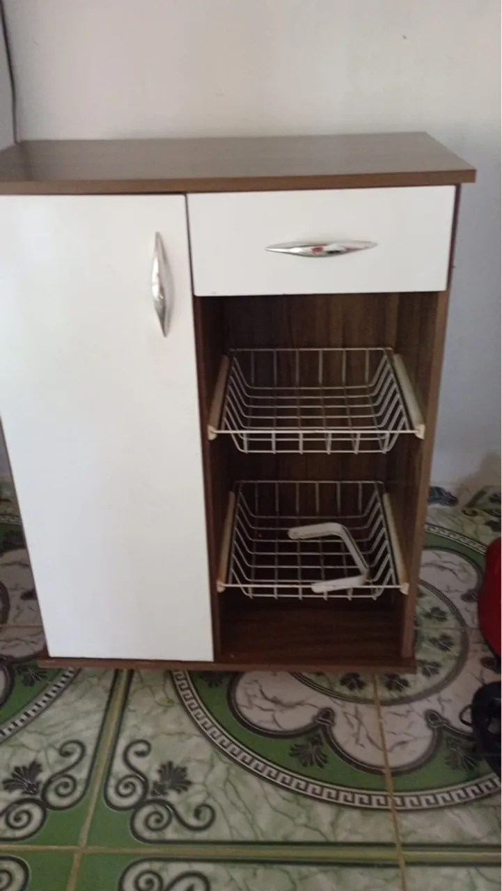 Armário Multiuso com Cesto Aramado