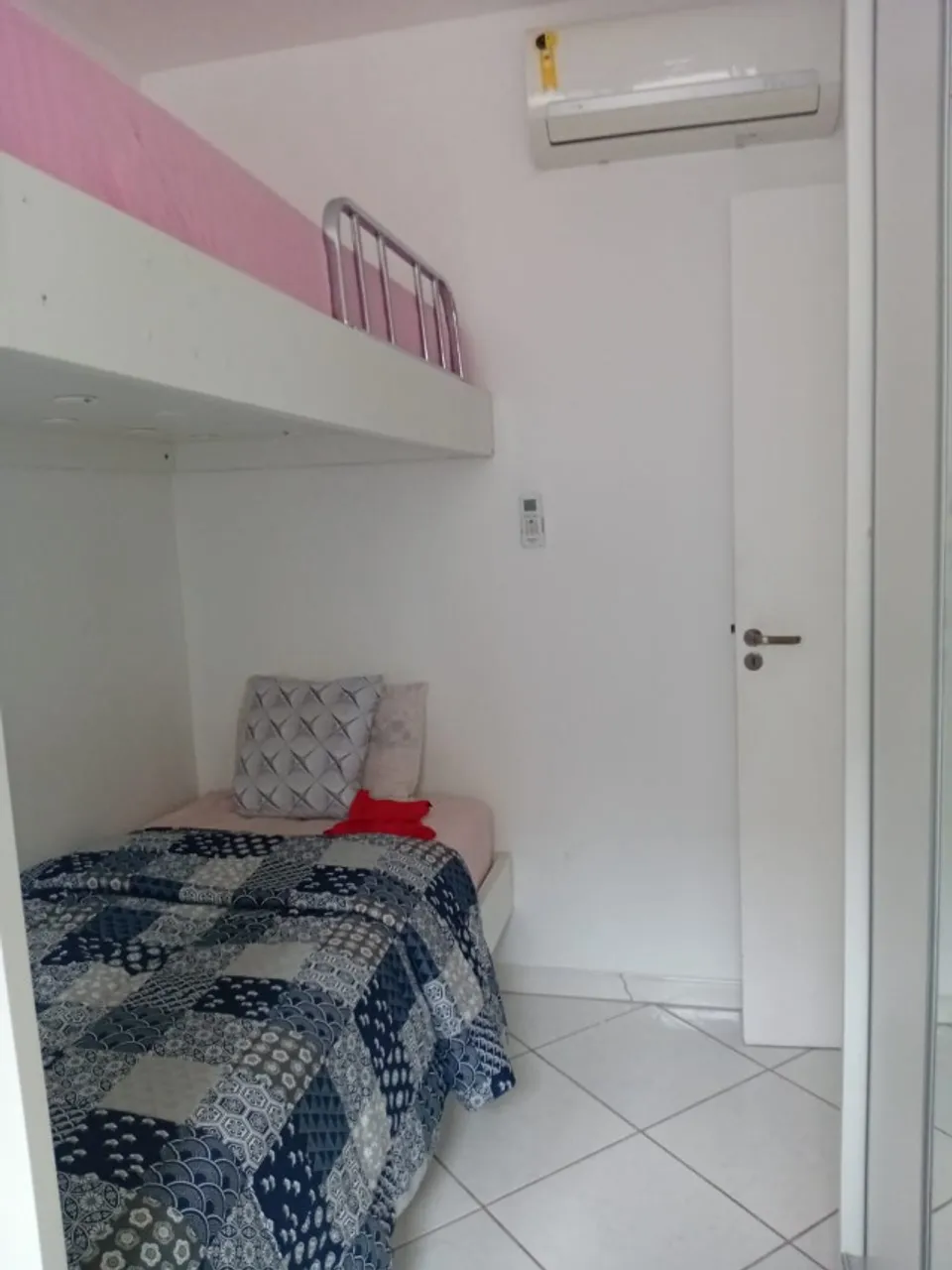 Quarto mobiliado