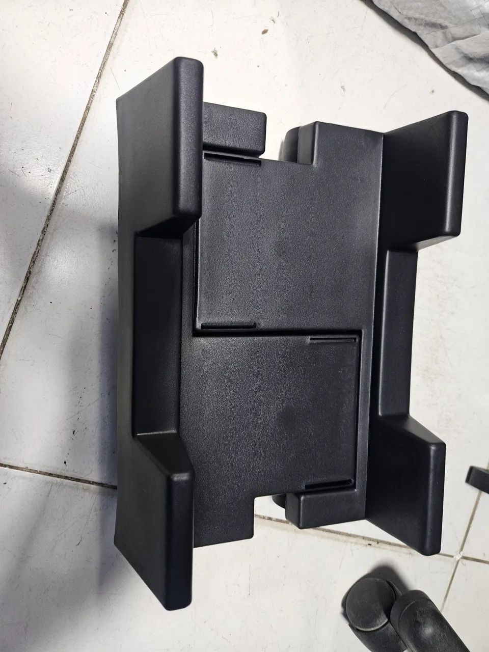 Porta cpu com rodinhas ajustável  - Foto 4
