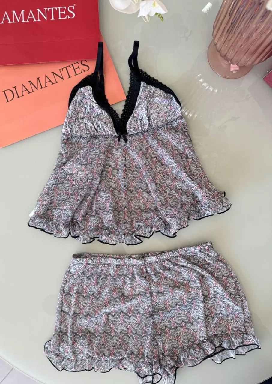 Conjunto de Pijama Feminino Floral com Renda