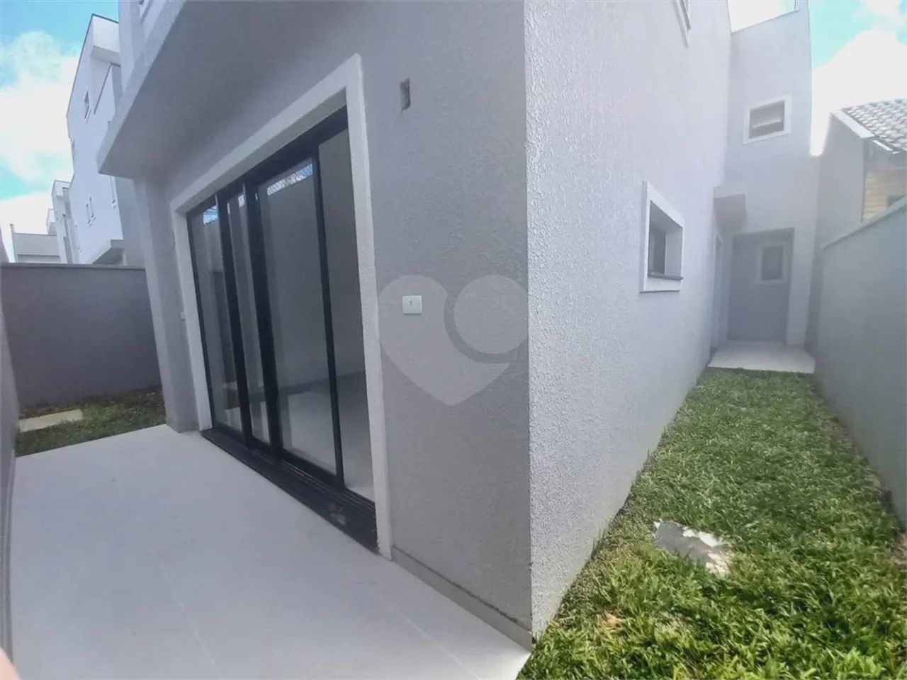 Sobrado para venda possui 181 metros quadrados com 3 quartos em Santa Felicidade - Curitib - Foto 3