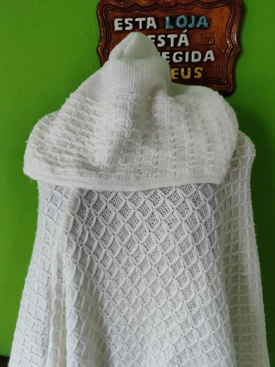 Poncho de Tricô Branco com Capuz - Foto 4