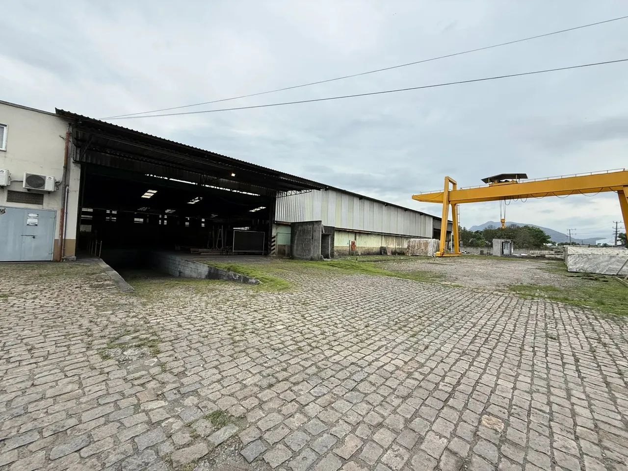 Imóvel para aluguel e venda possui 2.500 metros quadrados em Civit I - Serra - ES