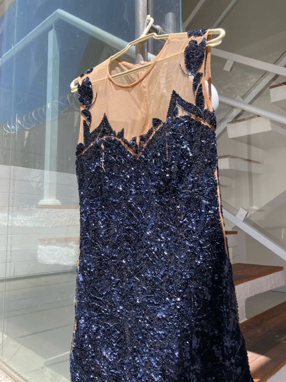 Vestido Azul com Detalhes Bordados - Foto 3