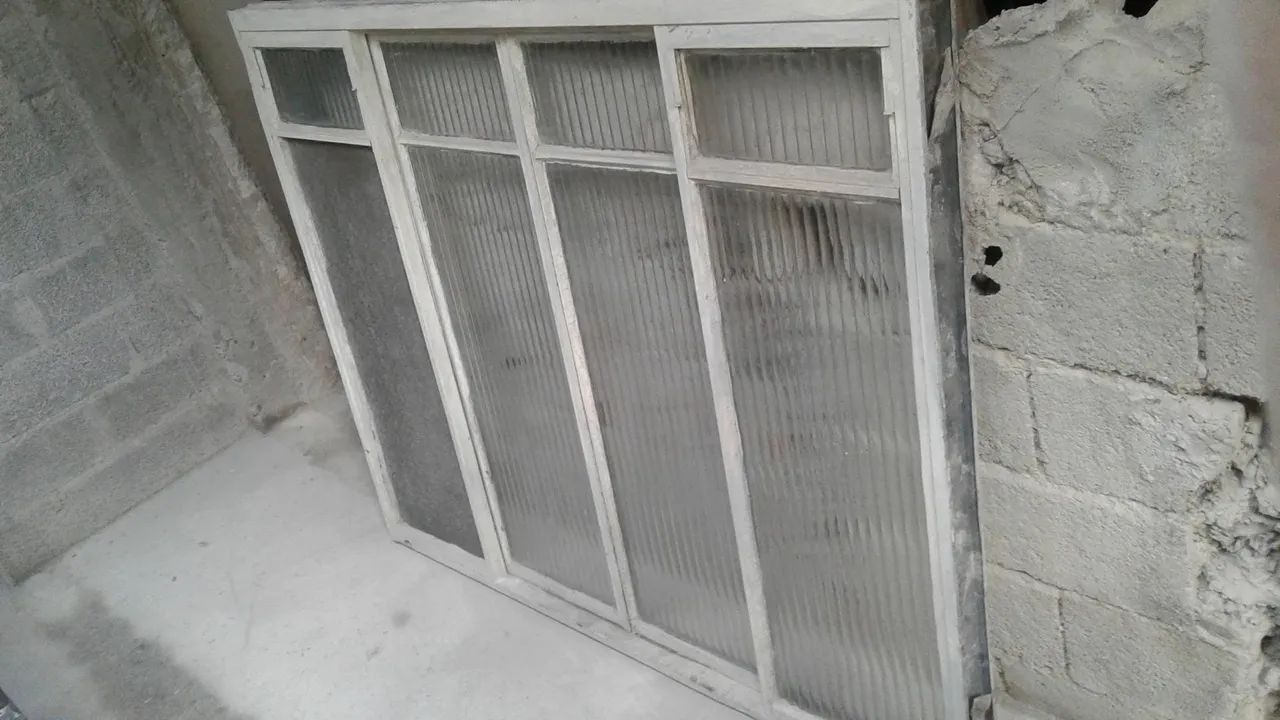 Janela de ferro.64673147350787120