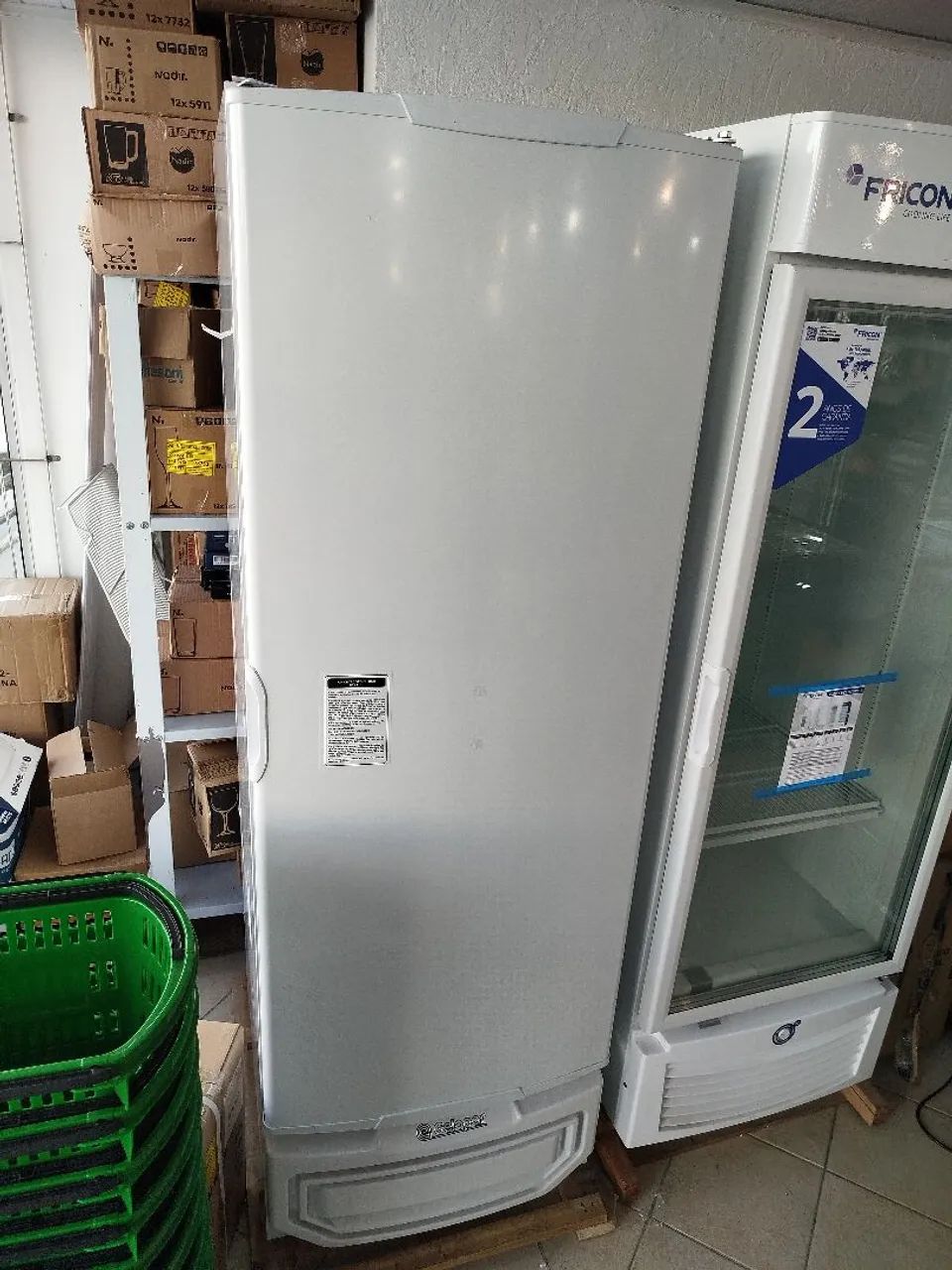 Freezer 573l porta sólida com 3 regulagens de temperatura Gelopar