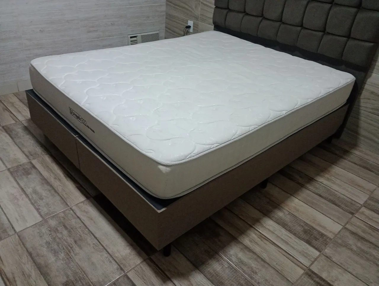 Cama Box Casal QUEEN com Colchão. SEM A CABECEIRA