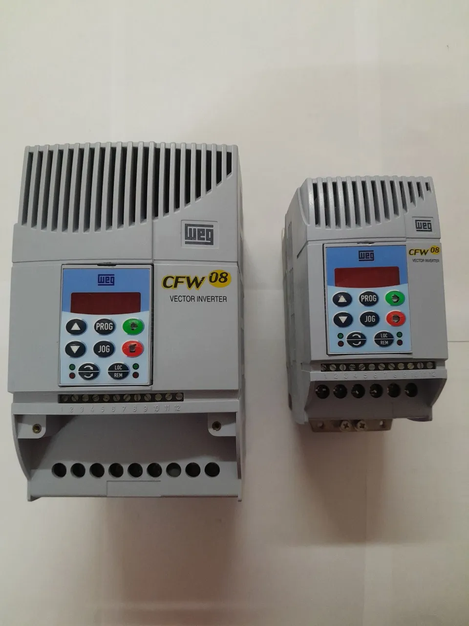 2 Inversor de Frequência WEG CFW08
