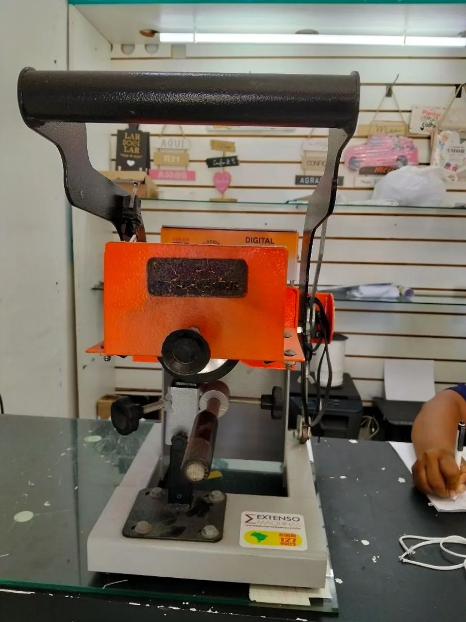 Máquina de estampar copo de longe drinks e canetas