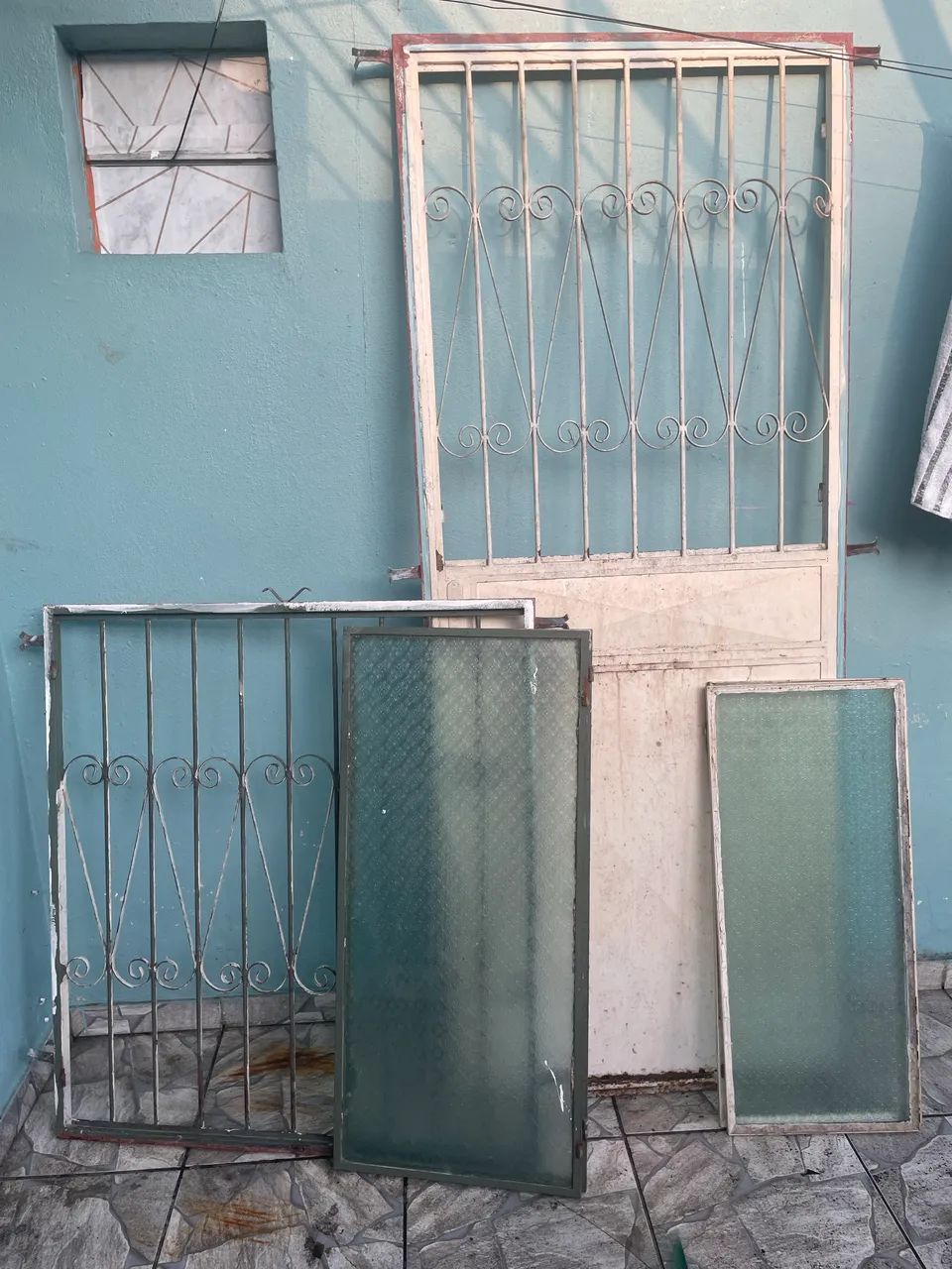 Porta e janela de grade com vidro chama no WhatsApp *05
