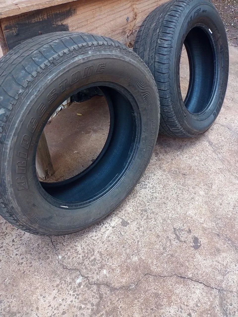 Vendo 4 pneus menos de meia vida aro 18 