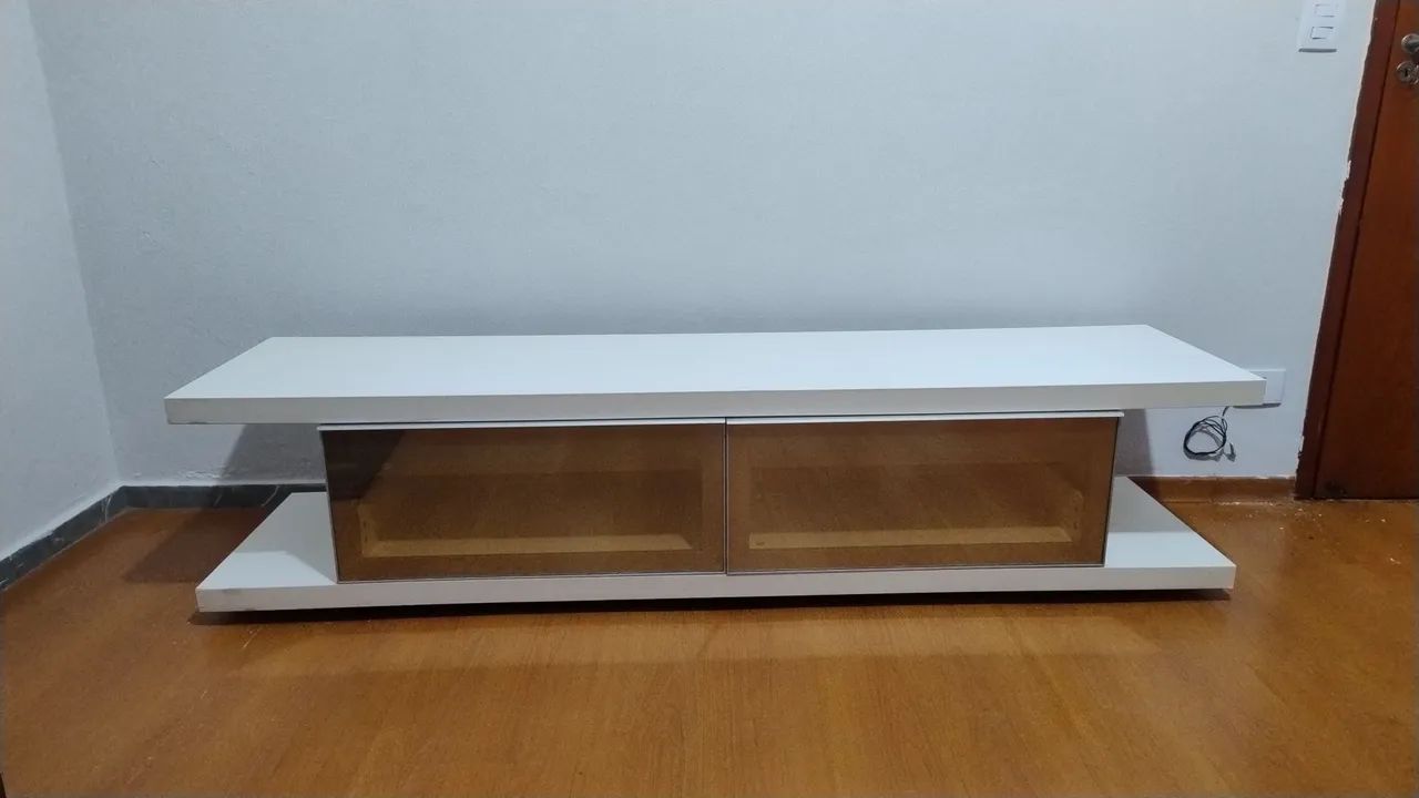 Rack com 2 gavetas frente vidro 