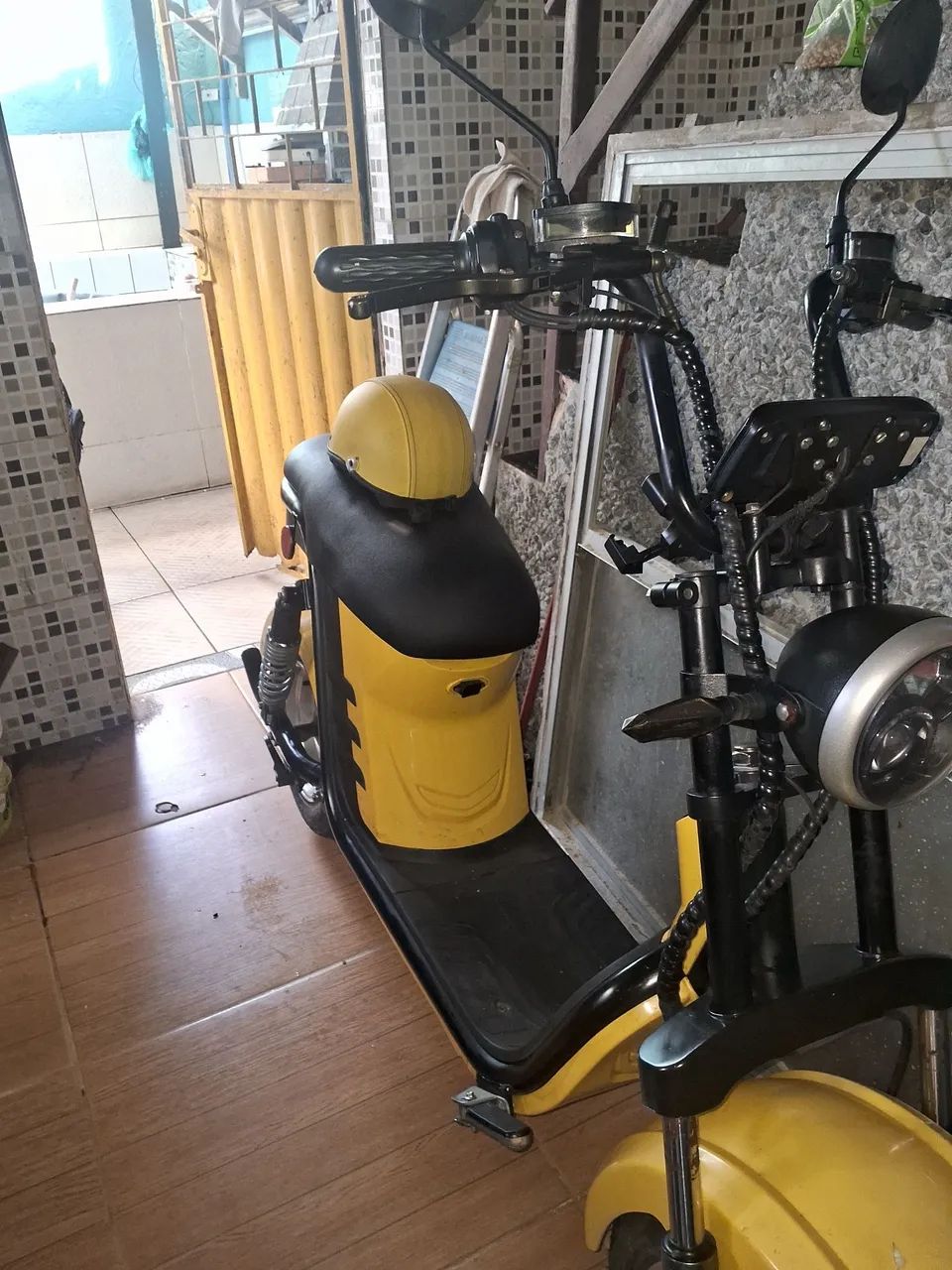 Moto chefe bem conservada 4 chaves