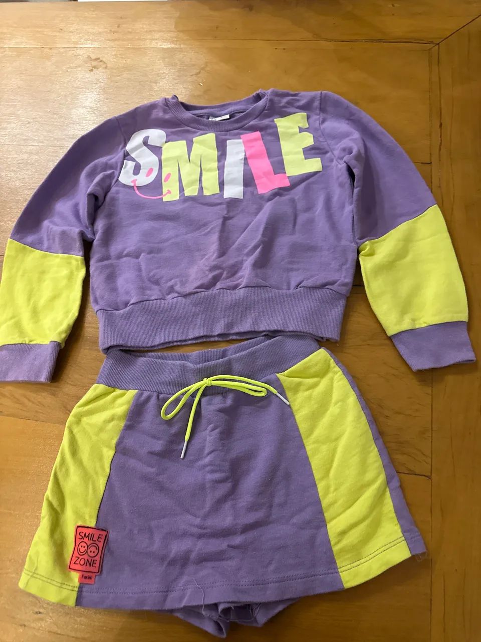 Conjunto de shorts e saia de moletinho 