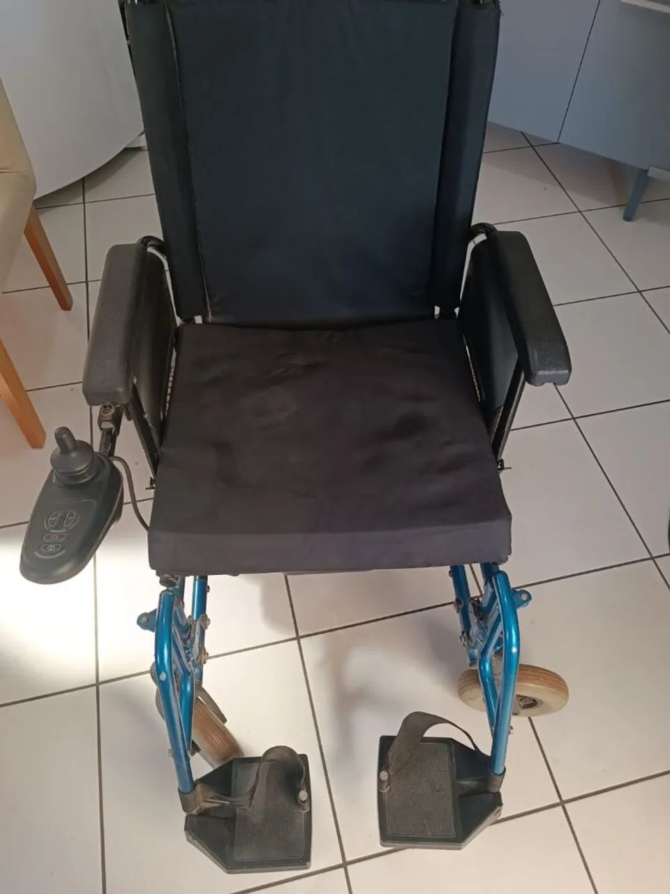 Cadeira de roda motorizada 