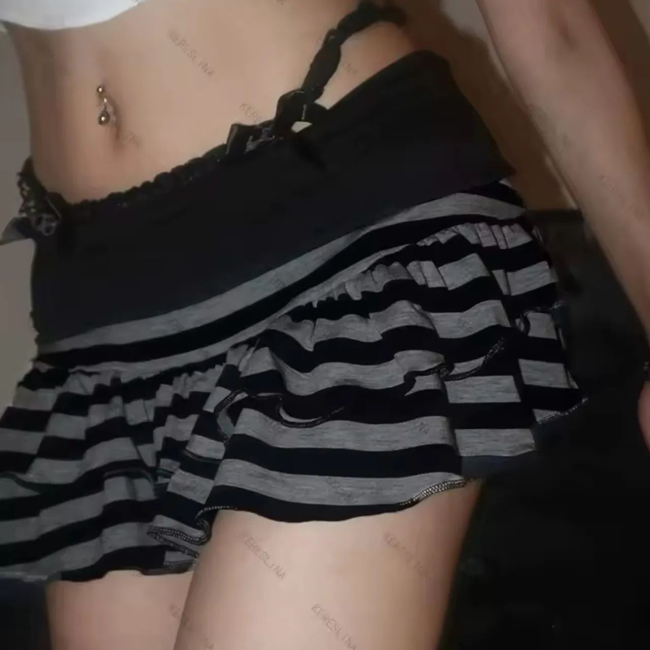 minissaia listrada preta e cinza y2k - Foto 5