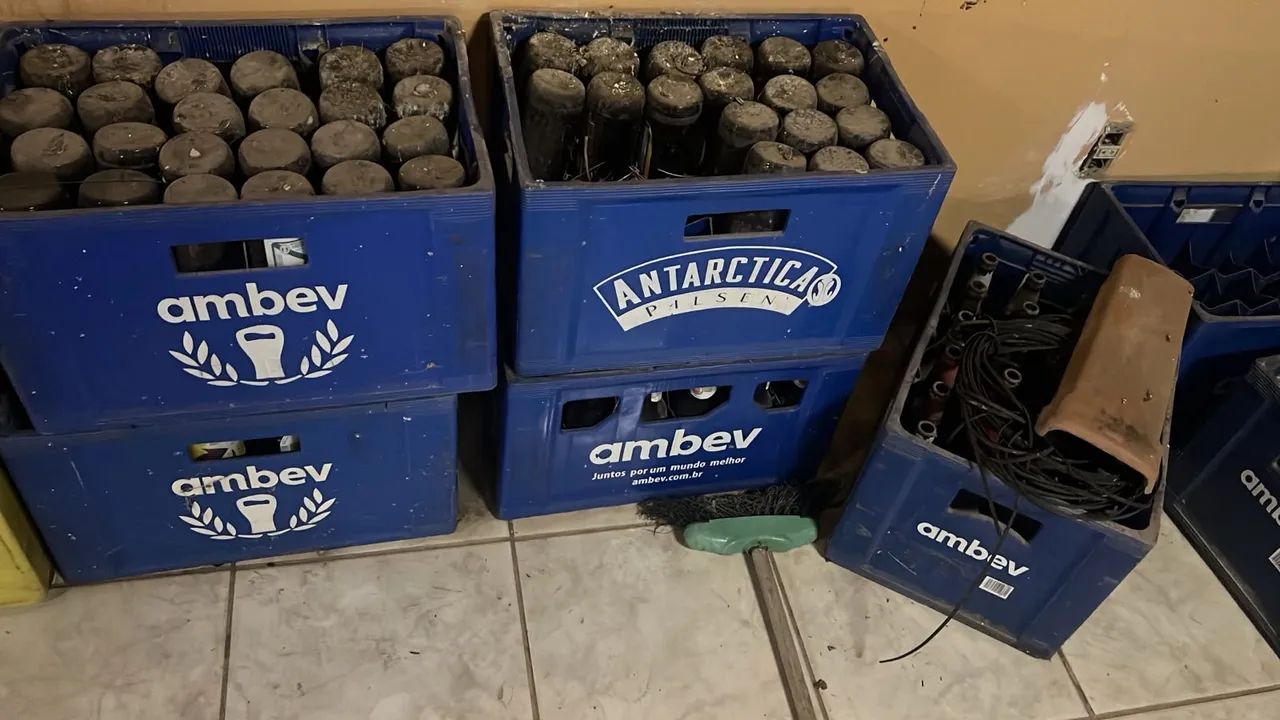 Engradado com garrafas 