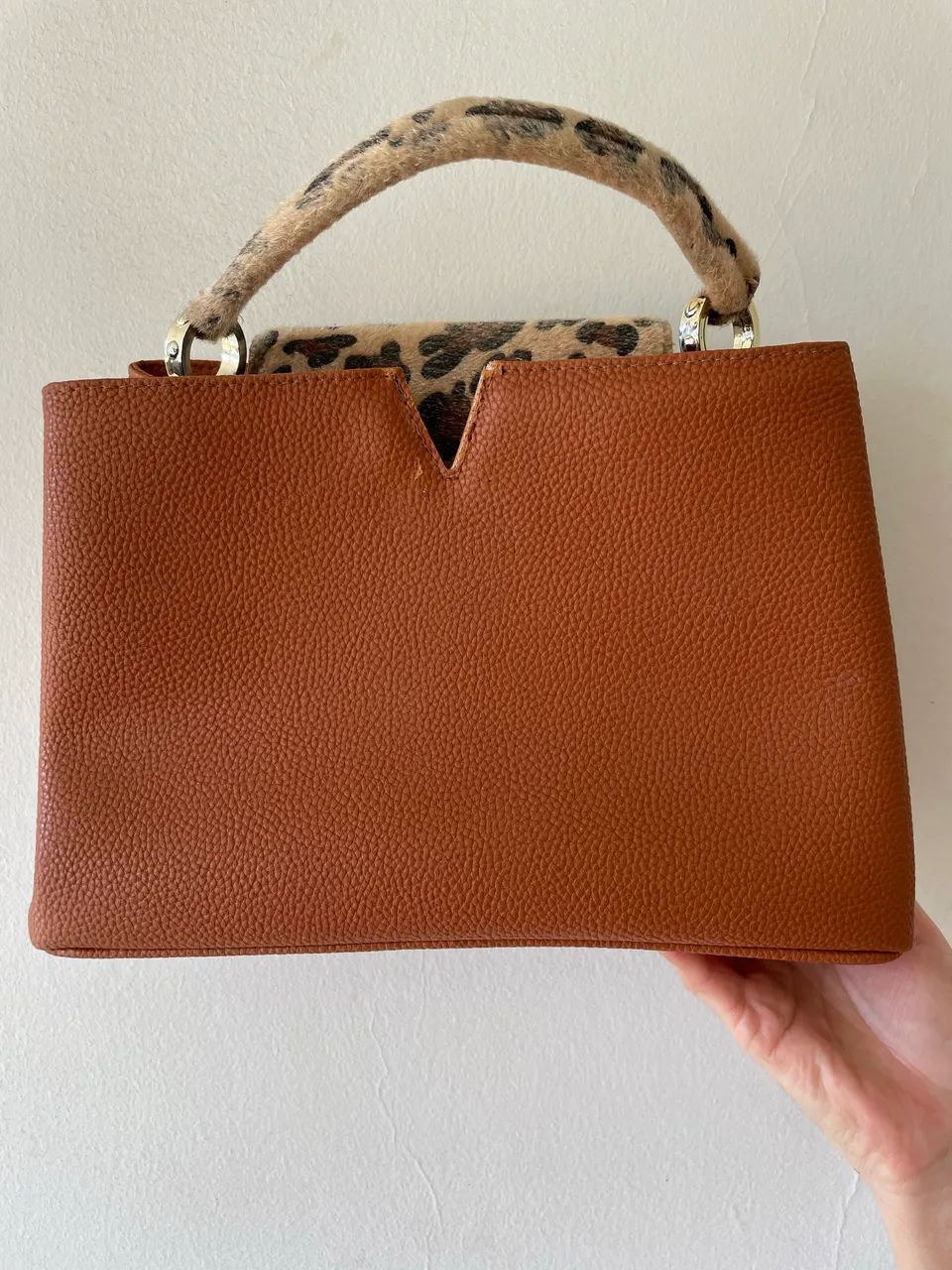BOLSA ESTÉTICA DE ONÇA EM ÓTIMO ESTADO!  - Foto 2