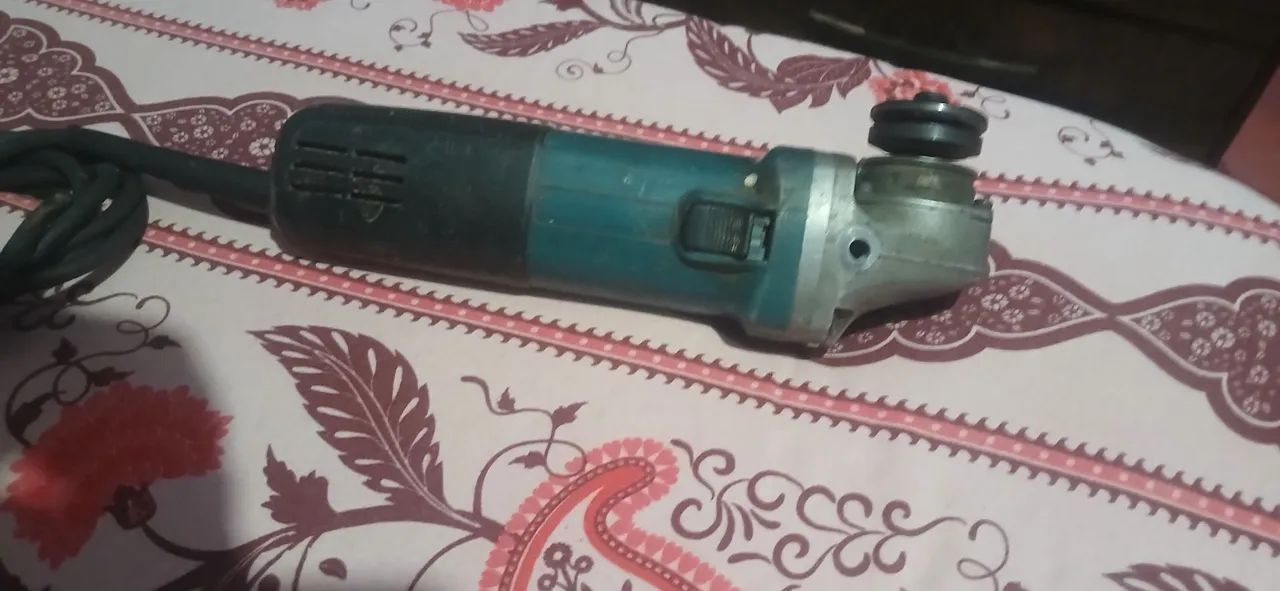Vendo esmerilhadeira makita 250reais sou de pvh rl - Foto 2