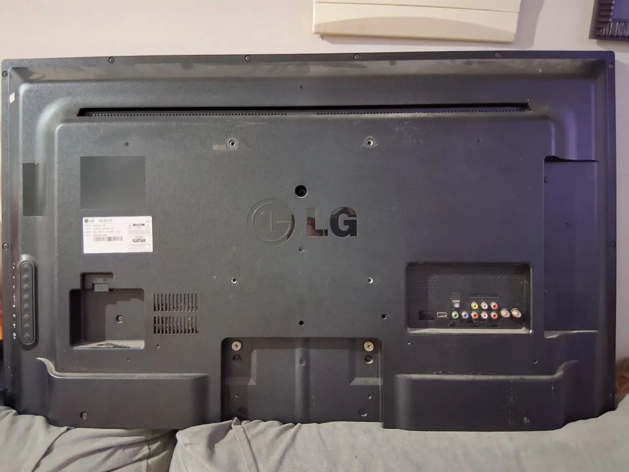 Vendo tv 42 polegadas. Marca lg. Com defeito pode ser para utilizade peças - Foto 2
