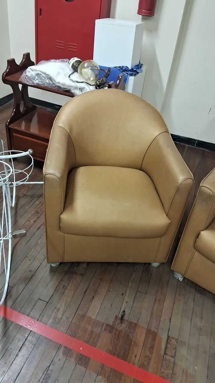 Par de Poltronas Antigas e Confortáveis Retirada Savassi  - Foto 4