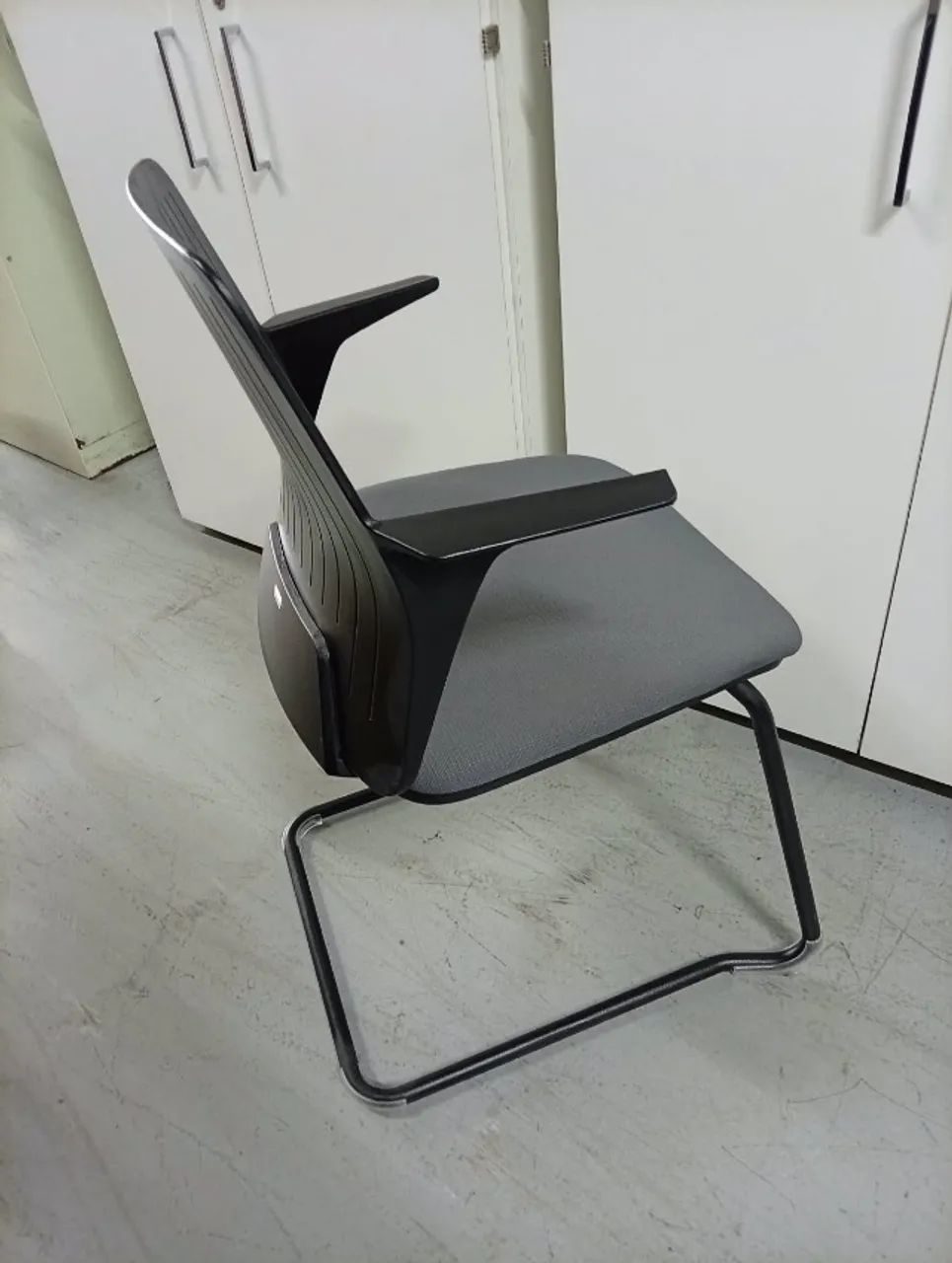 Cadeira Fixa Para Escritório - Interstuhl - Foto 2