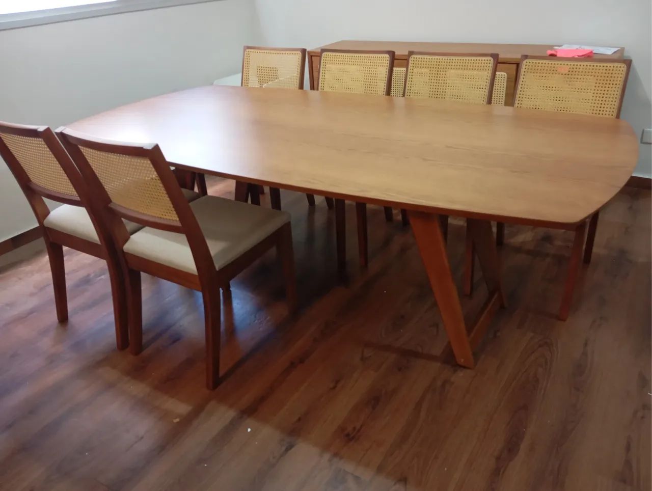 Mesa a pronta entrega com cadeiras de madeira  - Foto 3