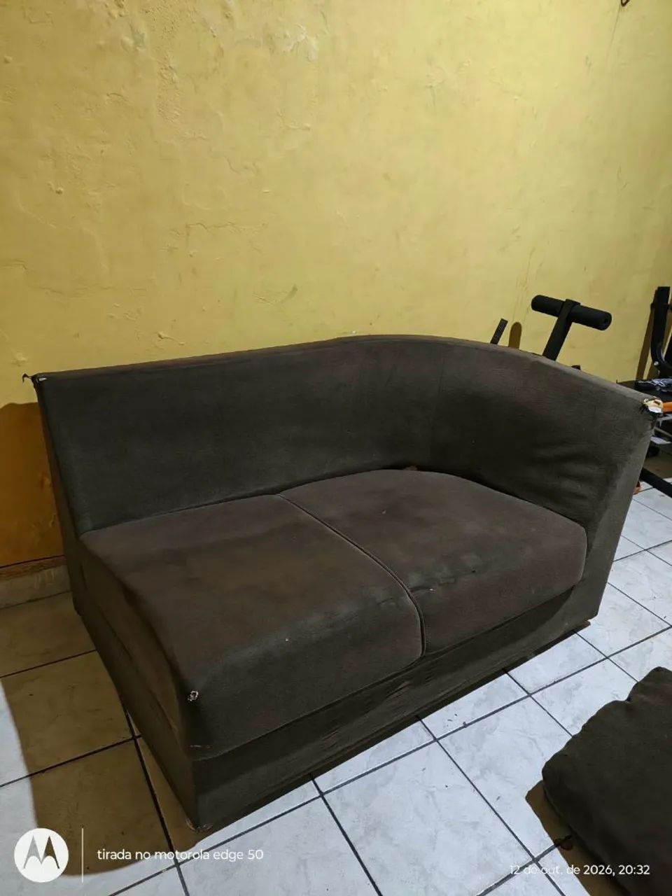 Sofá de 2 Lugares Marrom - Usado - Foto 3