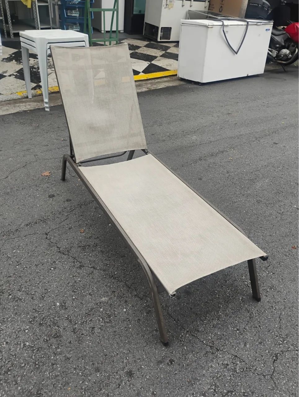 Espreguiçadeira  com regulagem 