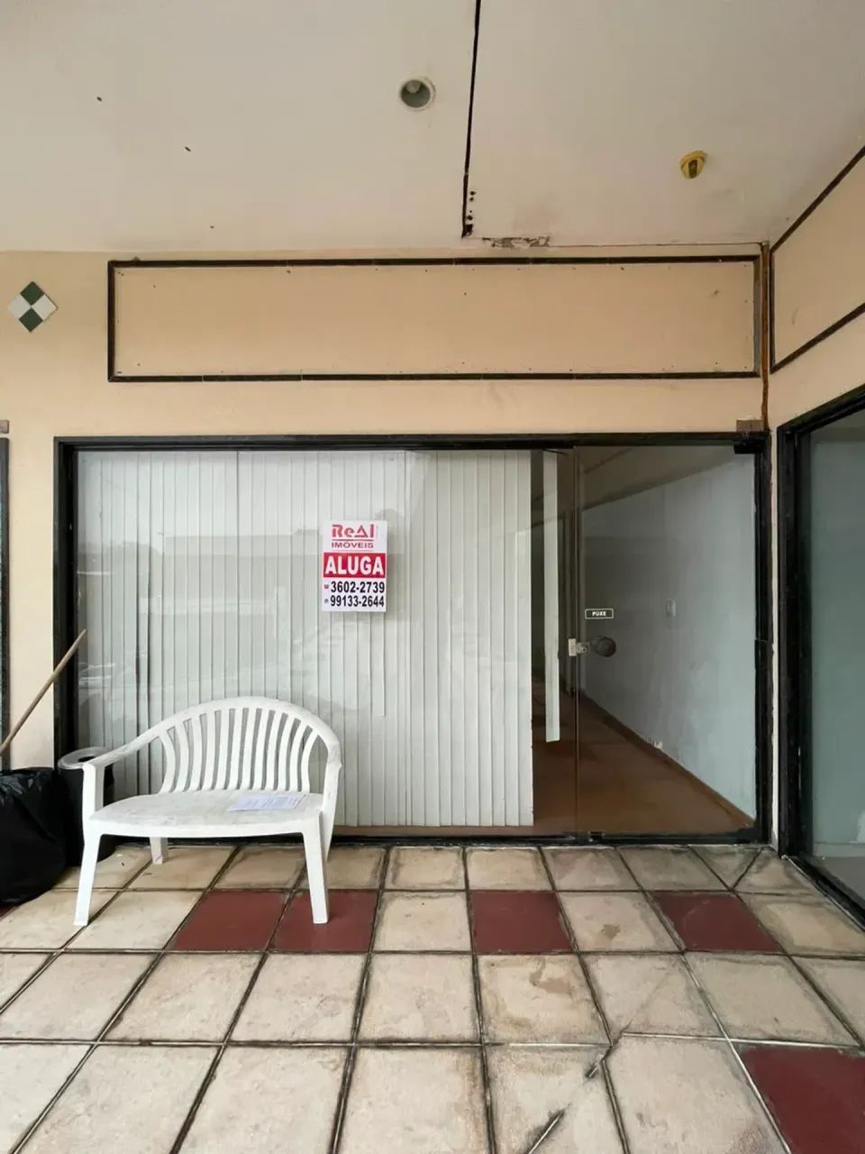 Loja comercial com copa no Shopping do Largo | Largo da Batalha
