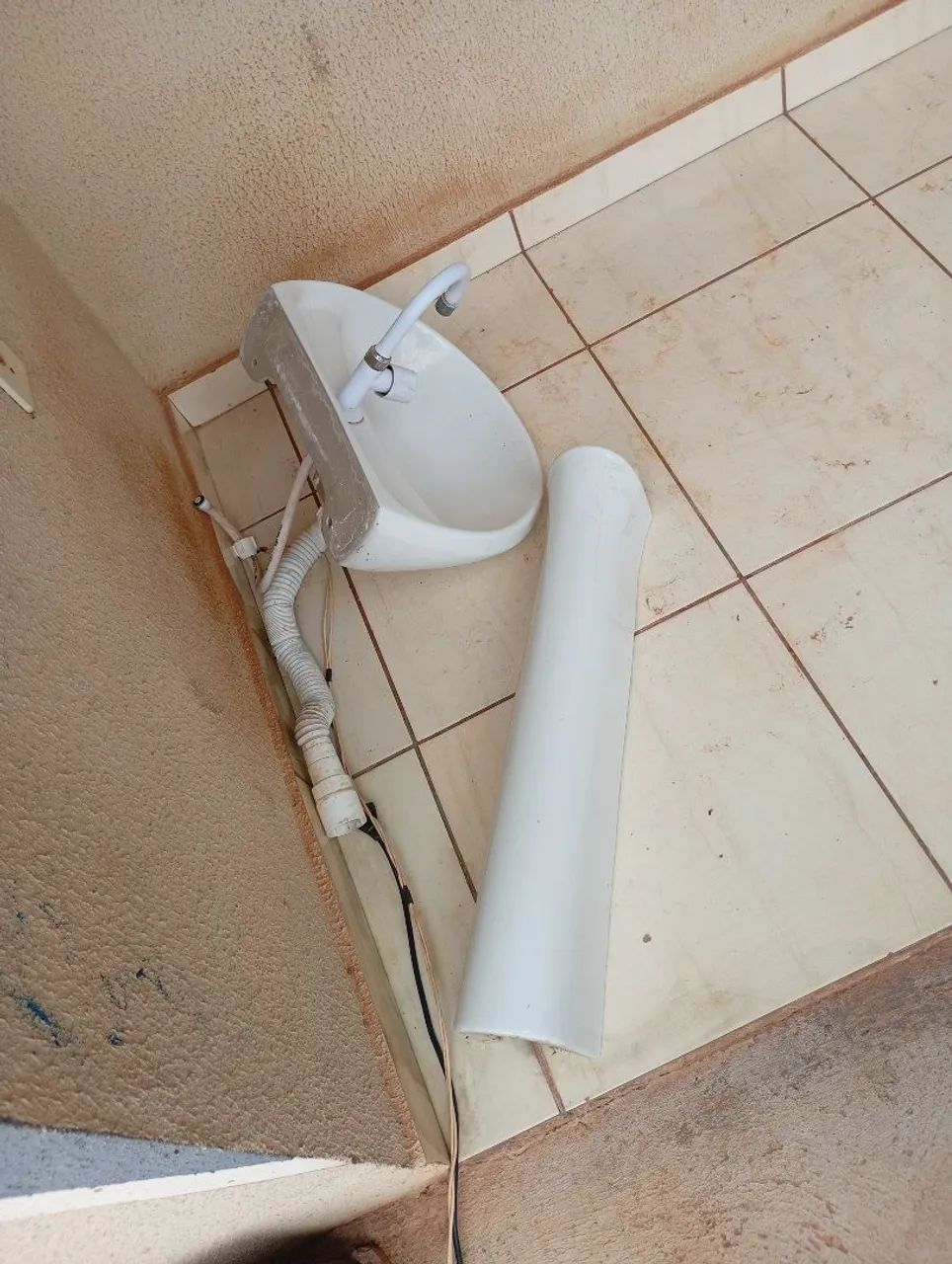 Pia para banheiro (lavatório com base)