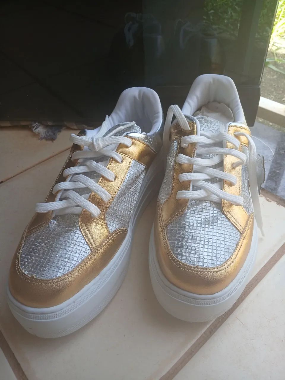 Tênis Flatform metalizado - Foto 2