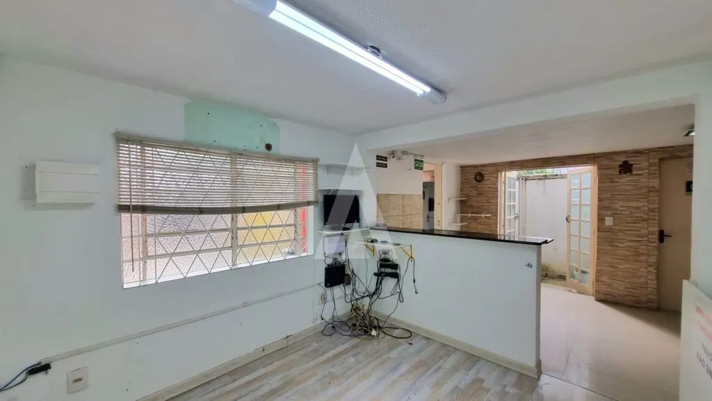 Casa comercial com cozinha, depósito e 18 salas e 6 lavabos, 5 vagas de garagem - Foto 5