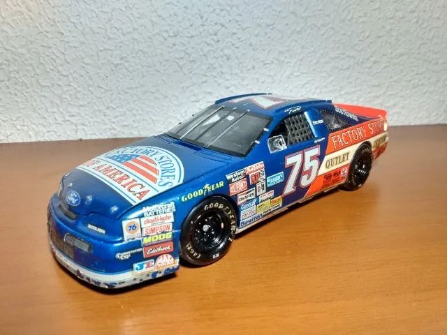 Miniatura Ford Thunderbird Nascar 1/24