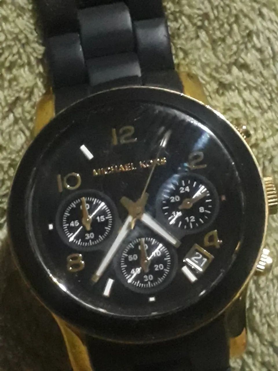 Vendo Relógio Na caixa do tem que trocar a pilha 