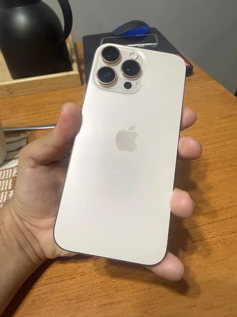 IPHONE 16 pro Max 256g dourado  - Foto 3