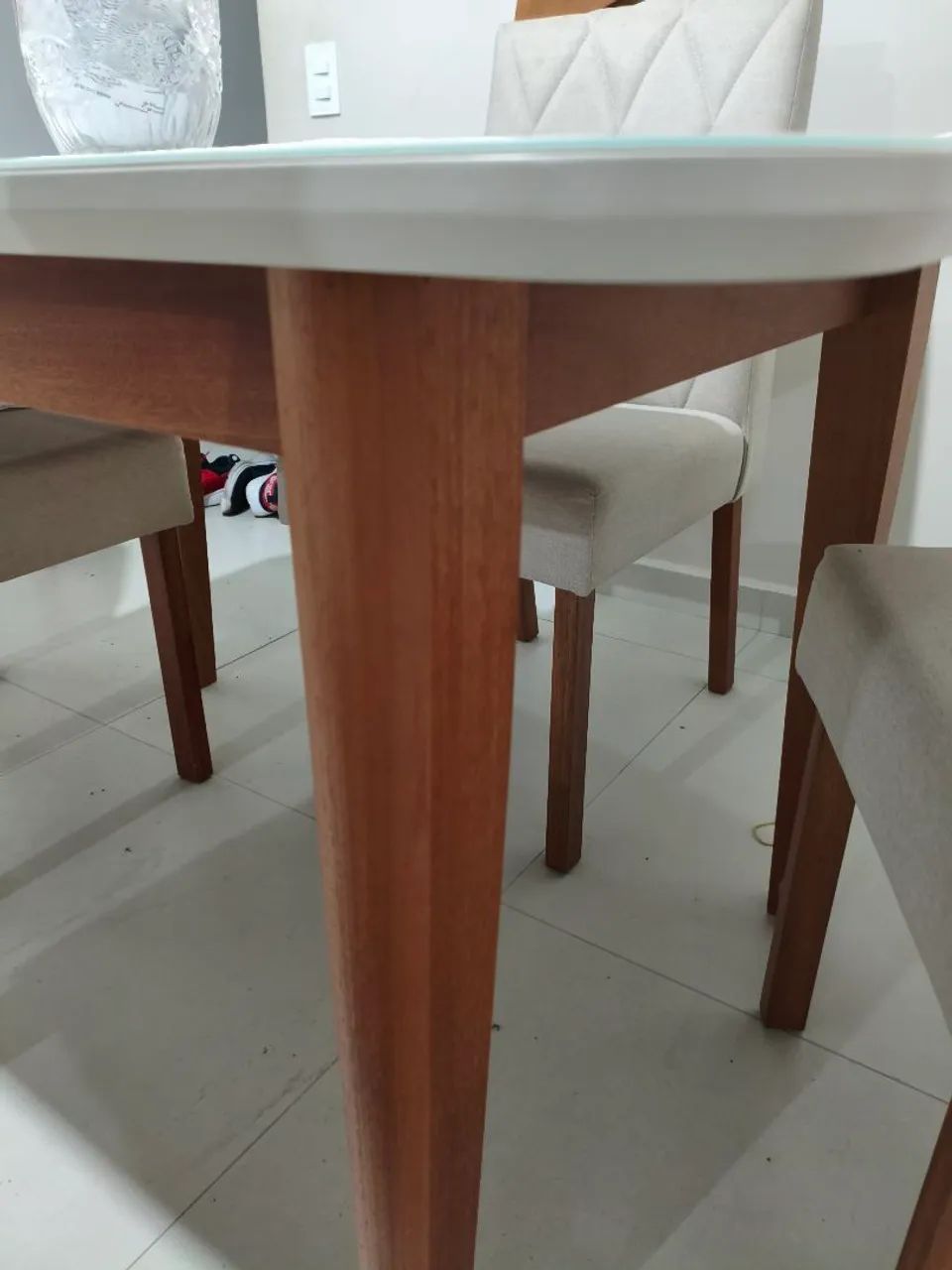 Mesa de jantar maciça com 4 cadeiras  - Foto 2