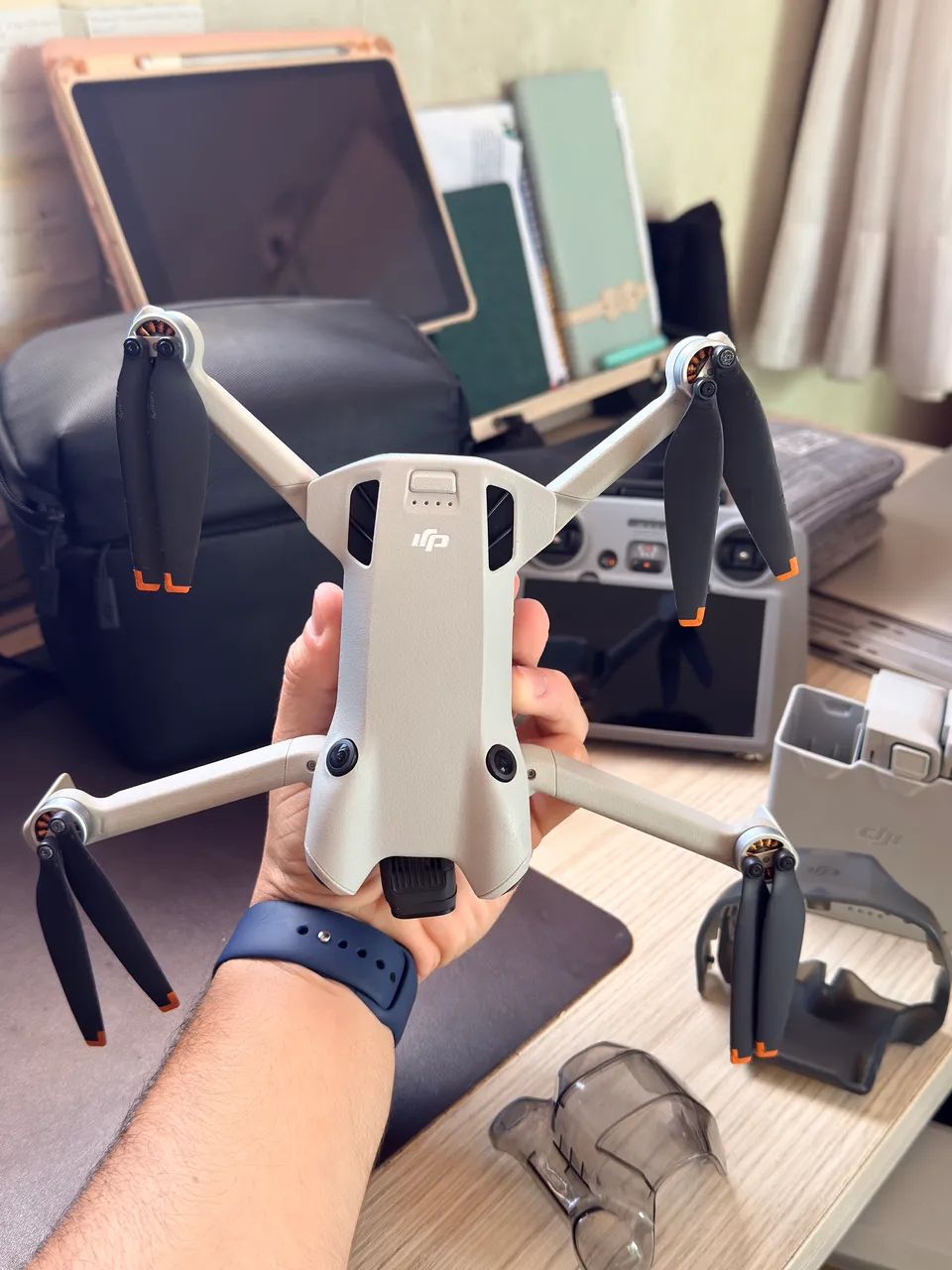 DJI Mini 4 Pro Fly More Combo Plus - Foto 4