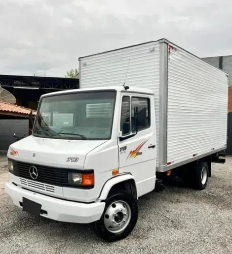 CAMINHÃO BAÚ 710 