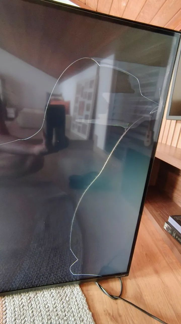 TV LG NanoCell com tela danificada - Foto 3
