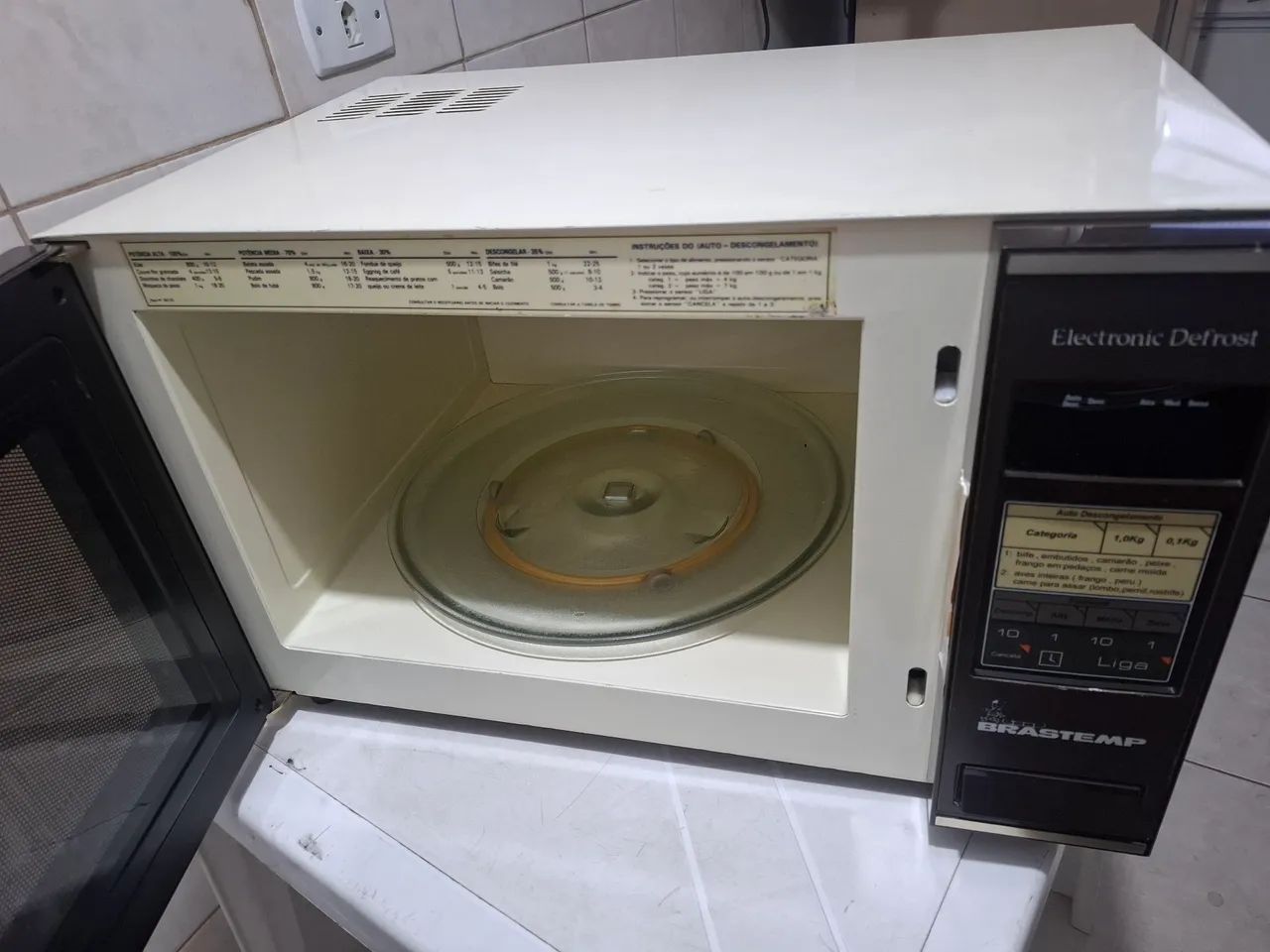 Vendo Micro-ondas 50 litros  impecável  - Foto 4