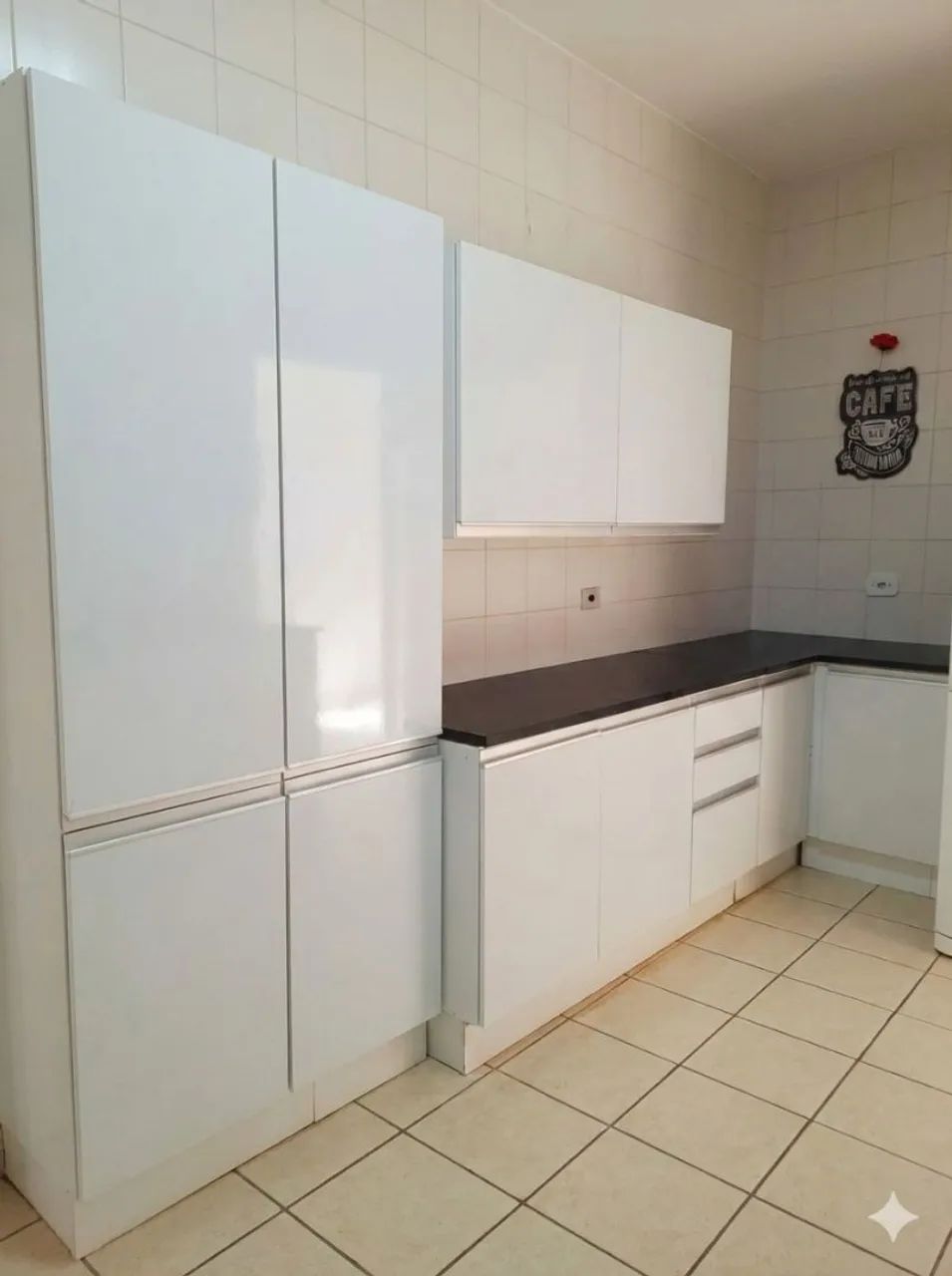 Cozinha da marca Madesa, modelo Acordes, 100% MDF, cor branco brilhante.