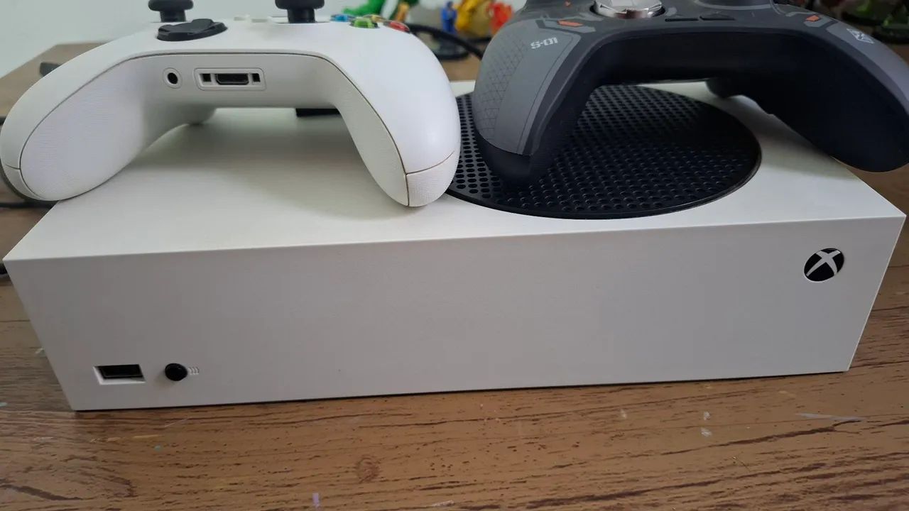 Xbox series S com dois controles - Foto 3