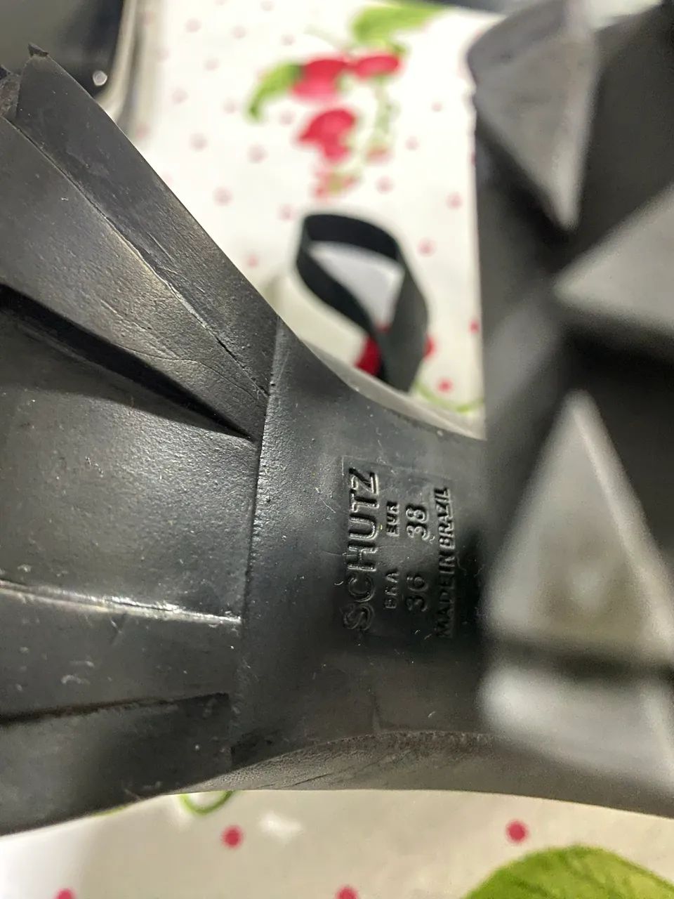 Bota de couro Schutz tam 36 - Foto 5