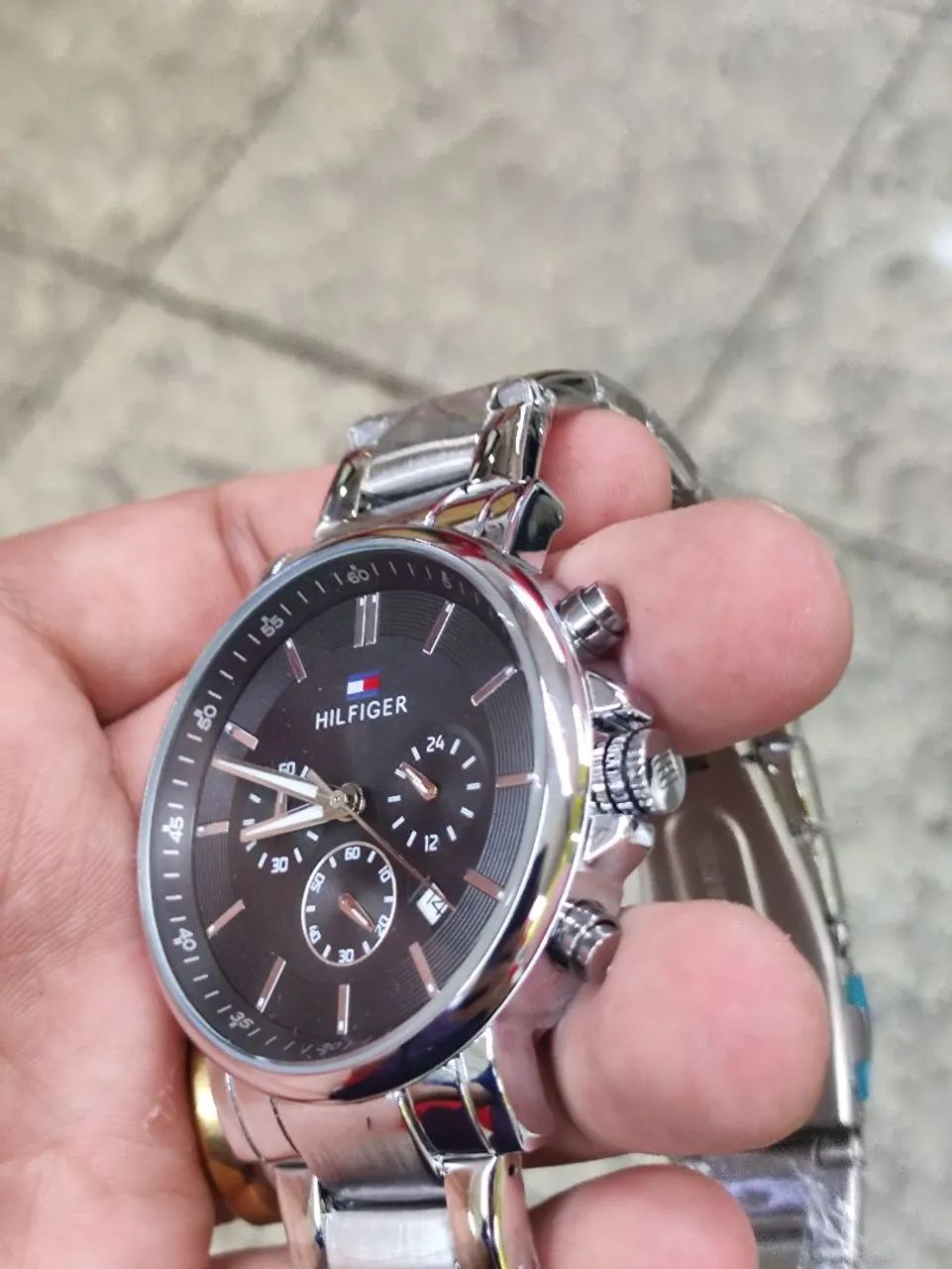 Relógio Tommy Hilfiger Prata e Preto - Foto 2