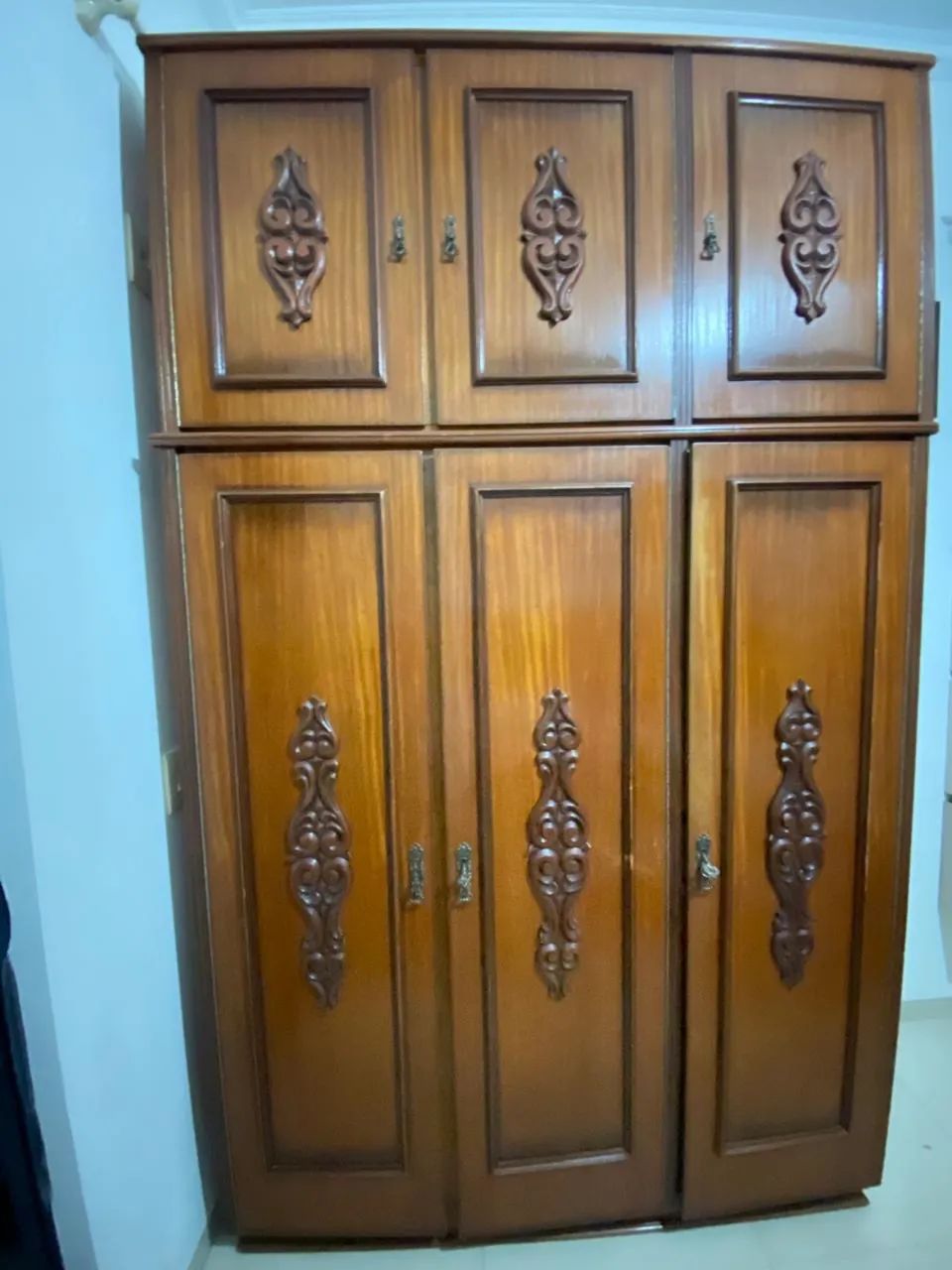 Guarda roupa de madeira maciça 3 portas - Foto 3
