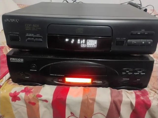 COMBO : DOIS APARELHOS DE CD PLAYER EM BOM ESTADO !!!