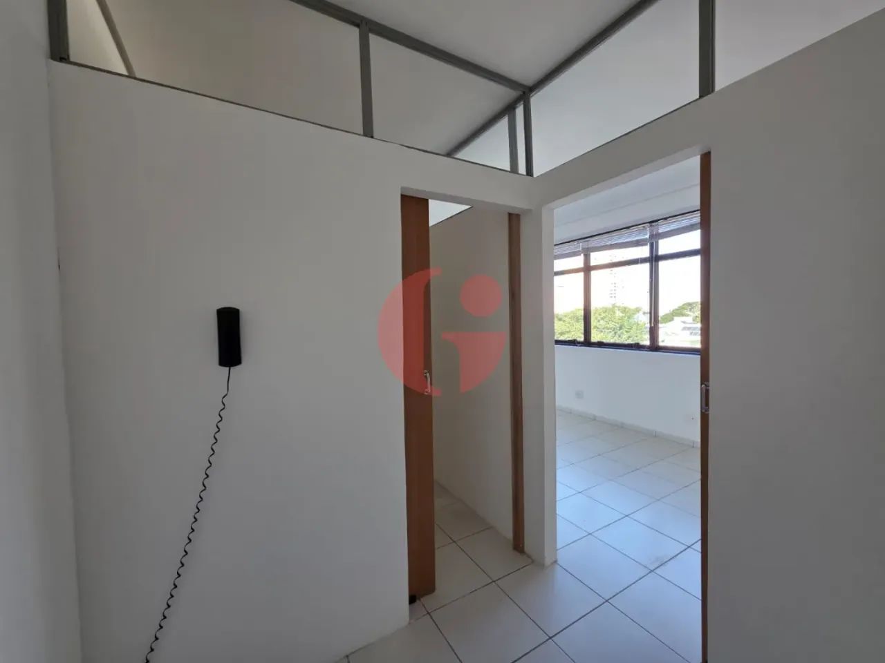 Sala comercial no condomínio Espaço Aquarius para venda com 1 banheiro e 1 vaga de garagem