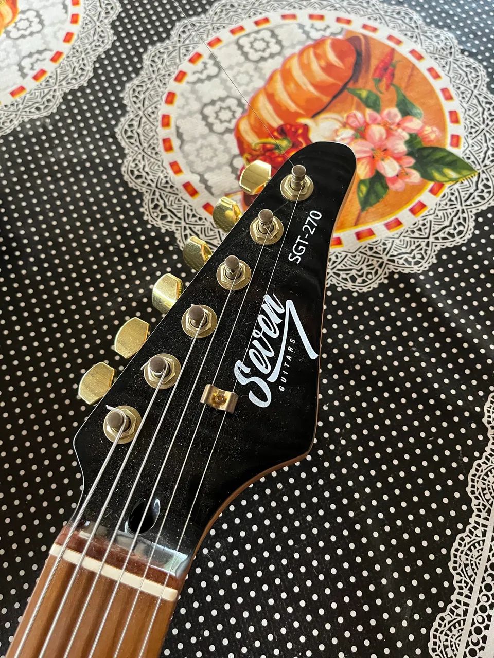 Guitarra Seven preta  - Foto 5