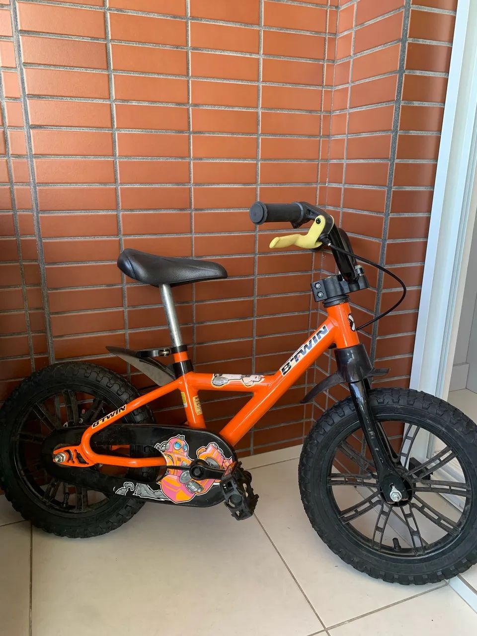 Bicicleta infantil Decatlon com rodinhas Aro 14